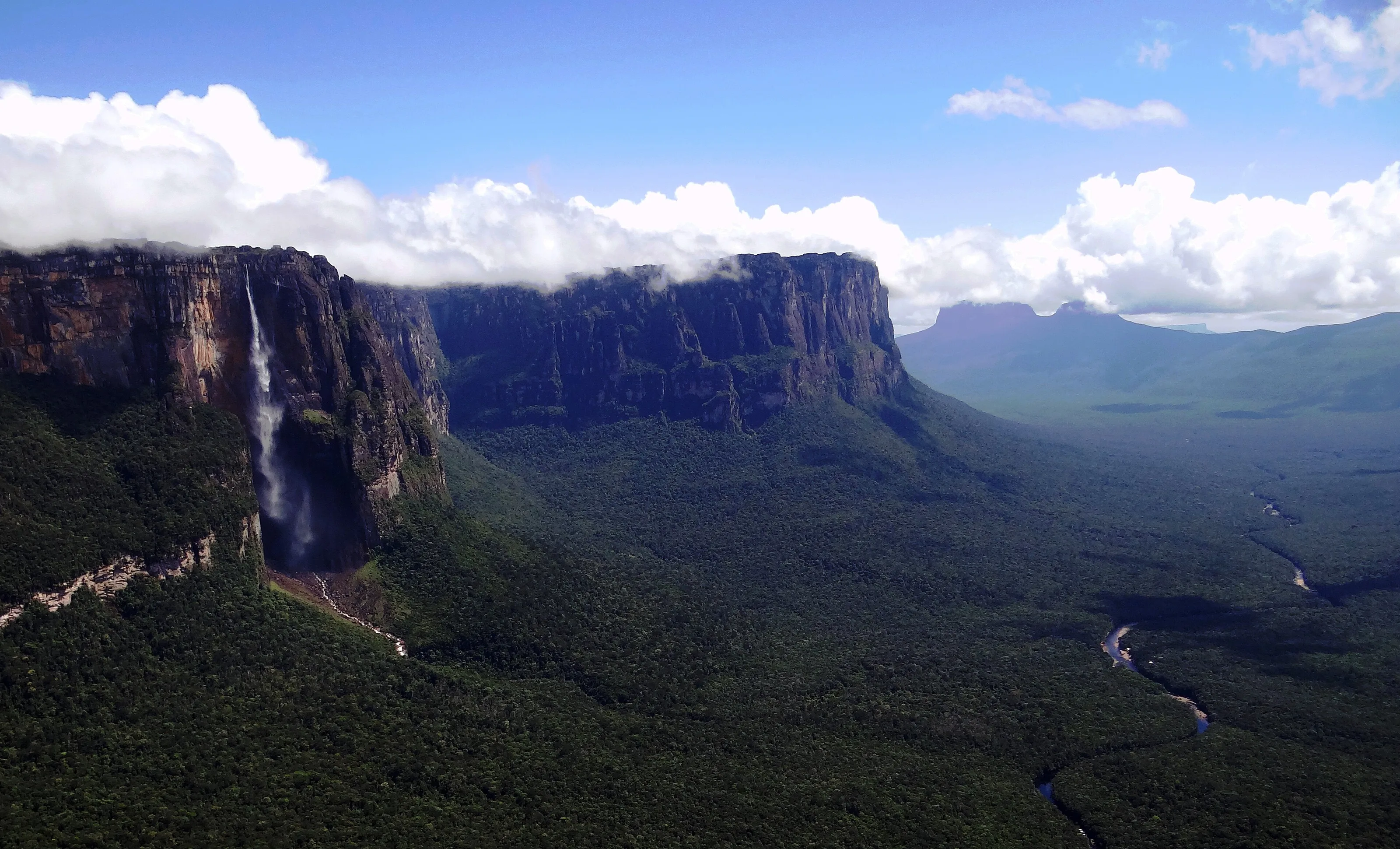 Vista aérea del Salto Ángel, en el Parque Nacional Canaima